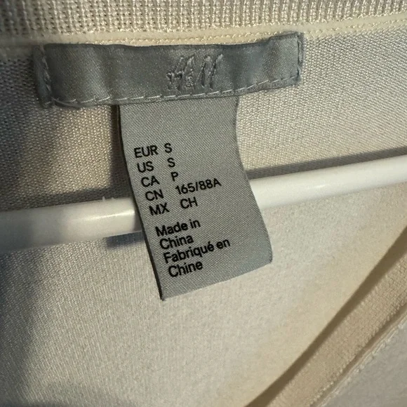 Chic Cream Ruffle Sleeve top - Picture 3 of 3